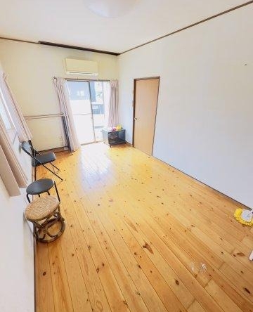 imgi_19_77524858_0033