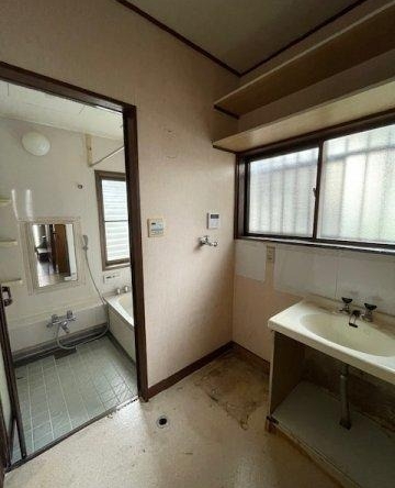 imgi_9_78240036_0009