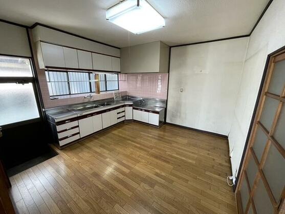 imgi_32_kHYYpz-uIyroz43KpwHHeA==