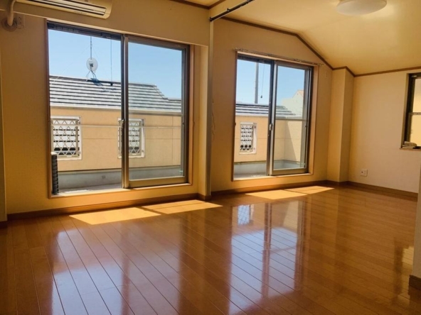 imgi_10_77474141_0008