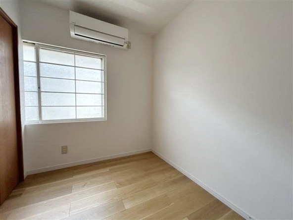 imgi_22_78007683_0008