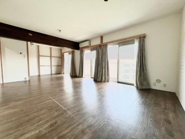 imgi_8_75512563_0024