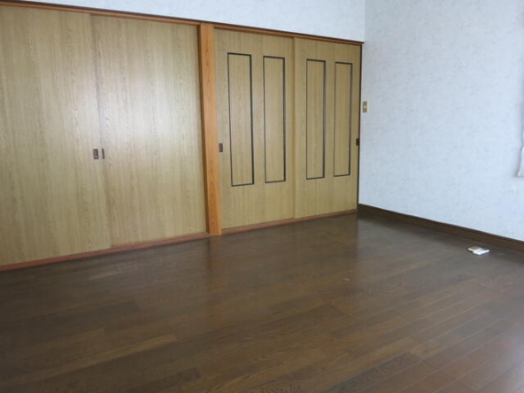 imgi_111_1745303190_640x480