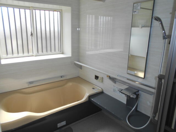 imgi_120_1851451079_640x480