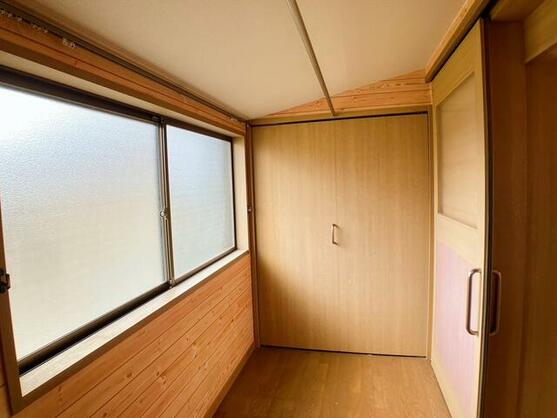 imgi_24_1901786788_557x418