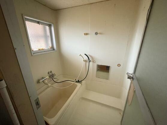 imgi_27_1896980936_557x418