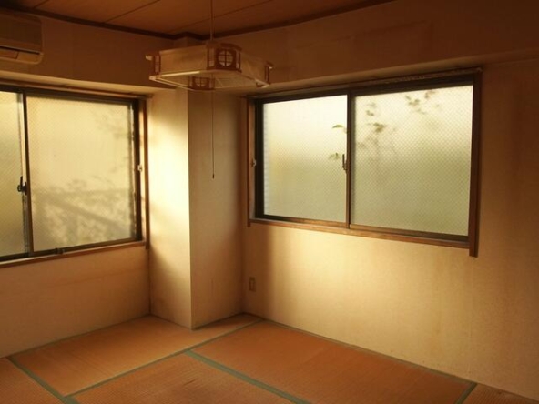 imgi_100_1924743938_640x480