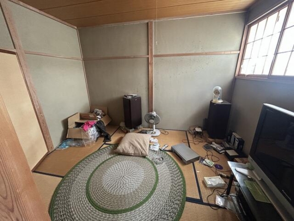 imgi_100_1930728075_640x480