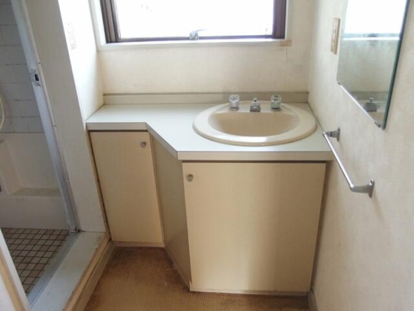 imgi_107_1924743946_640x480