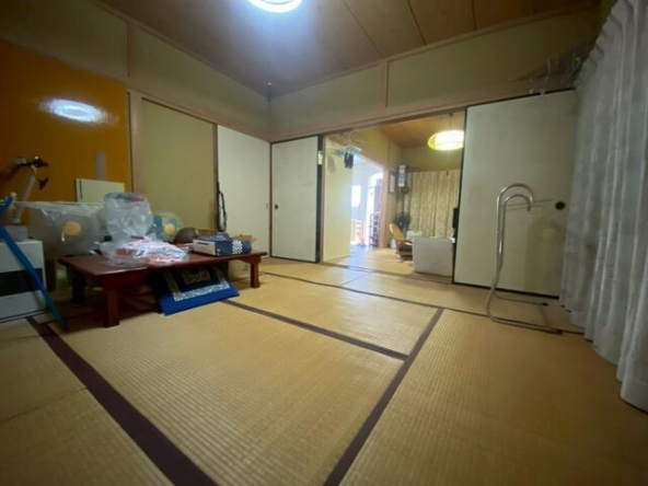 imgi_107_1947485721_640x480