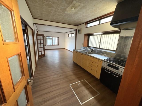 imgi_109_1945397935_640x480