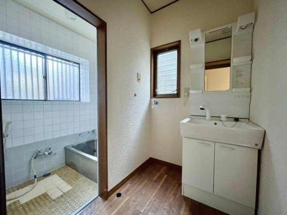 imgi_10_77788160_0006