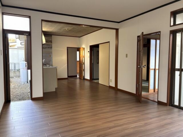 imgi_110_1945397952_640x480