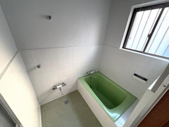 imgi_113_1945398109_640x480