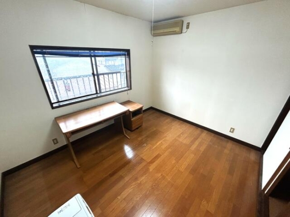 imgi_64_1916399537_640x480