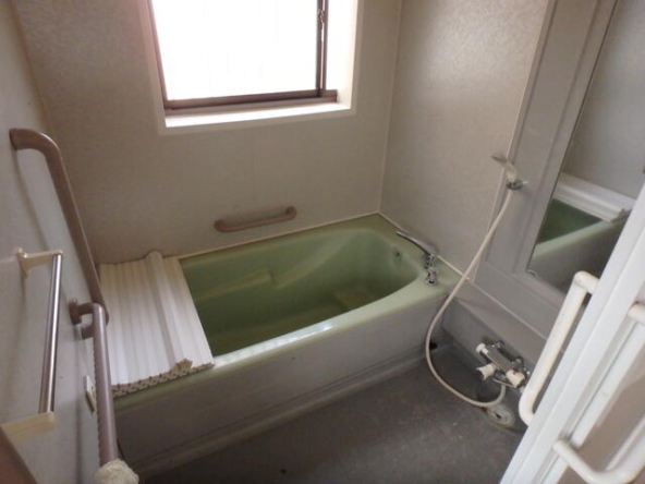 imgi_126_1917704647_640x480