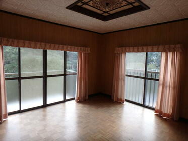 imgi_128_1917704679_373x280