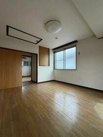 imgi_11_1968332910_210x280