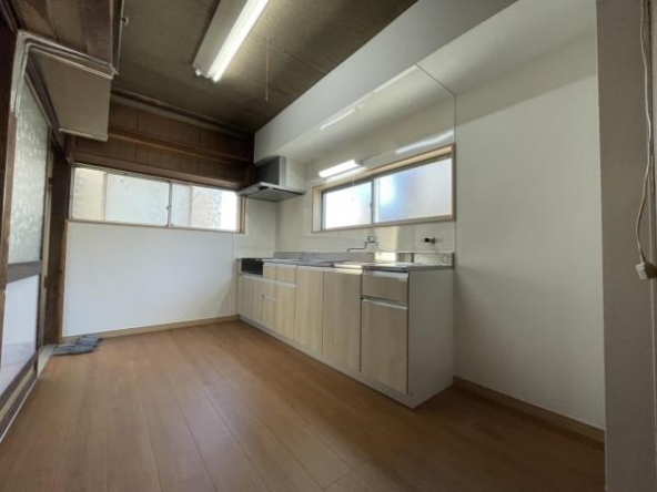 imgi_122_1943000796_600x450