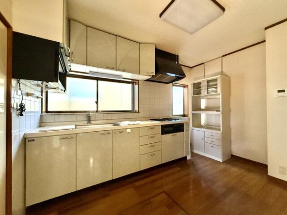 imgi_51_1835583680_640x480