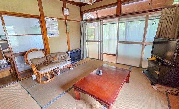 imgi_104_1880944423_640x360