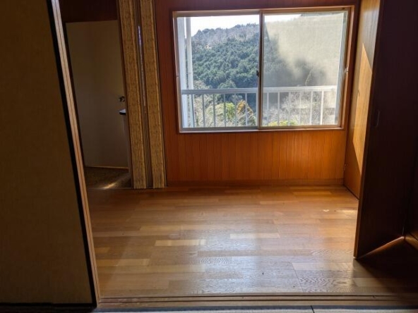 imgi_116_1891859821_640x480