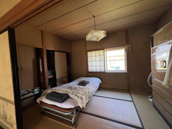 imgi_9_21115477_0010