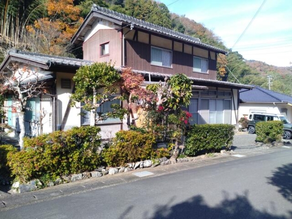 imgi_110_1929661745_640x480