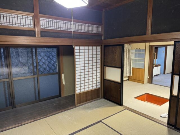 imgi_110_1990357127_640x480