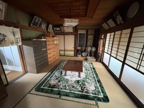 imgi_114_1937095671_640x480