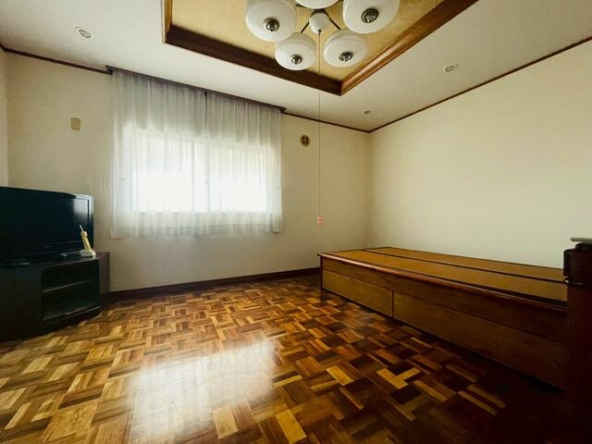 imgi_49_1957144797_640x480