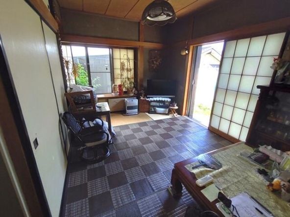 imgi_122_2022847328_640x480
