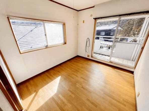 imgi_126_2022152817_640x480